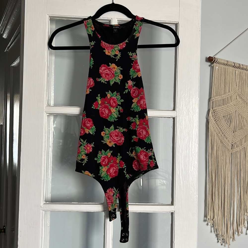 Floral Guess Body suit - only wore this once, in great condition + clean!